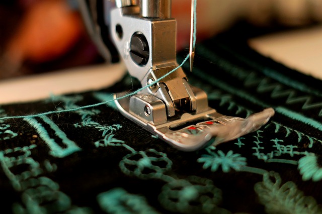 šití na šicím stroji